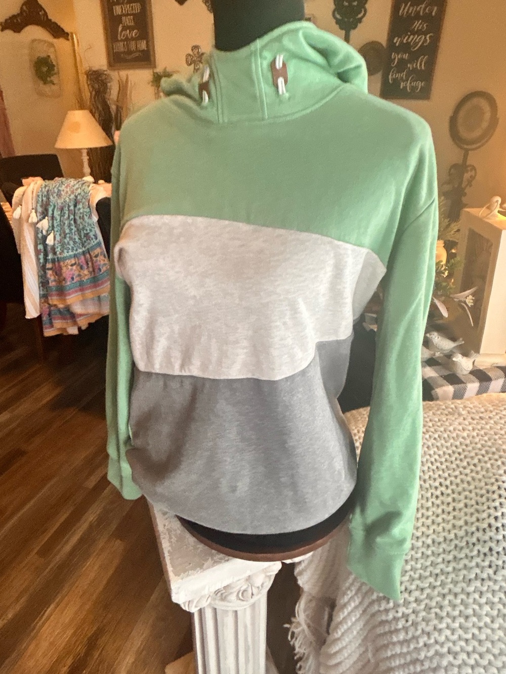 50%offw❤️YIGGA Colorblock Hooded Pullover in Green and Gray size 158 sz 14-16 16